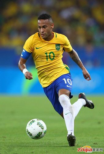 北京半场三分11中8，翟晓川&张才仁同砍11分（北京队半场三分11投8中，翟晓川与张才仁各得11分）