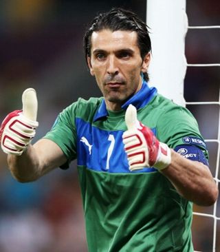 东体：足协曾考虑年初组织国足冬训，届时主教练也一并亮相（东体：足协曾考虑年初举行国足冬训，主教练将同期亮相）